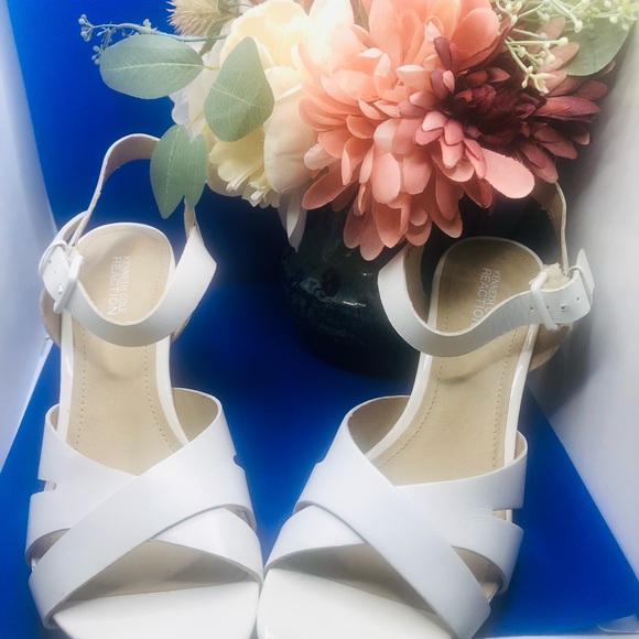 Kenneth Cole Reaction White Wedge Sandals - Picture 2 of 8